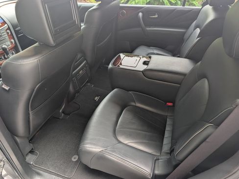 Used 2017 INFINITI QX80 4WD w/ Deluxe Technology Package image 31