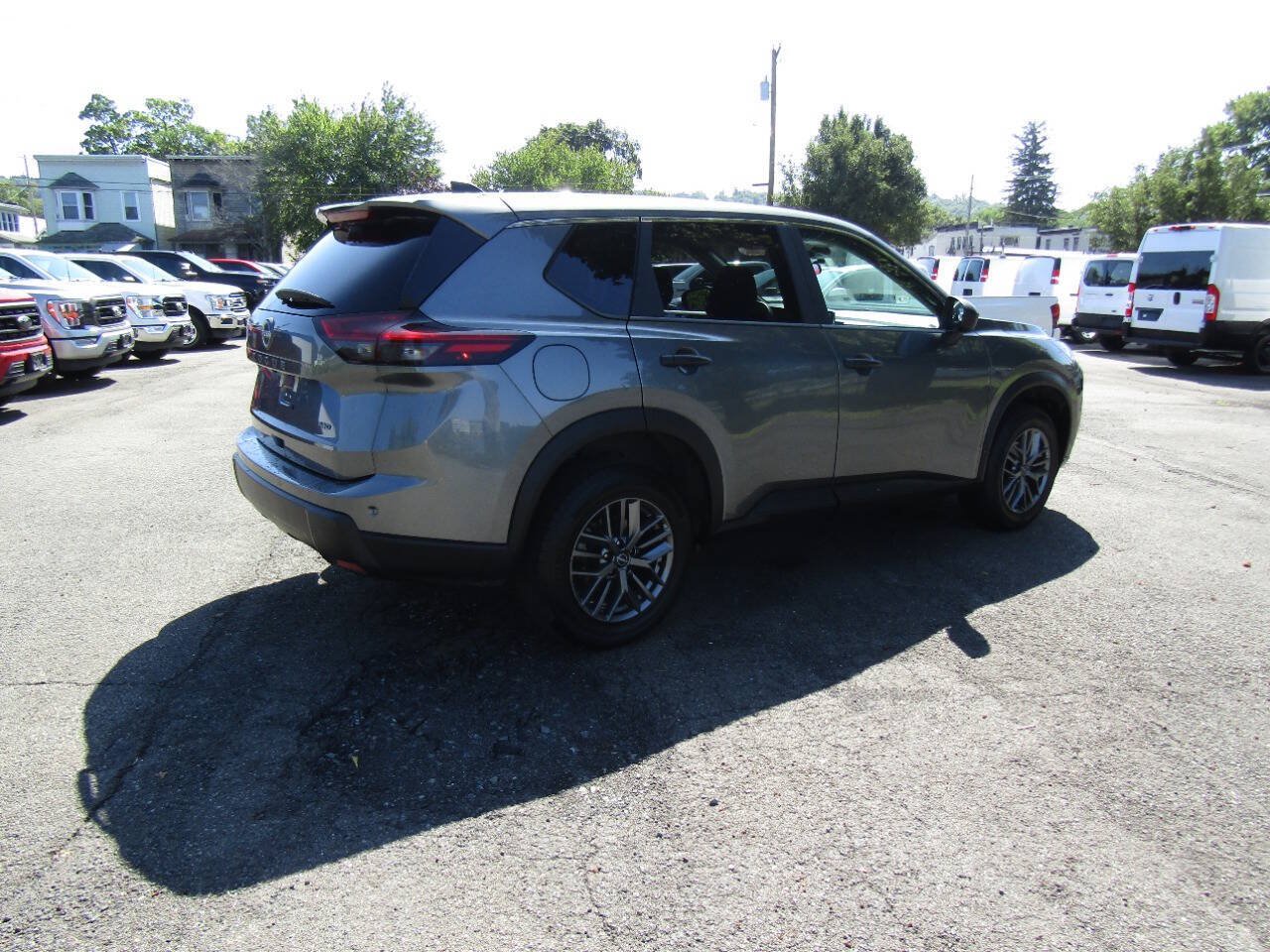 Used 2024 Nissan Rogue S AWD/4WD image 38
