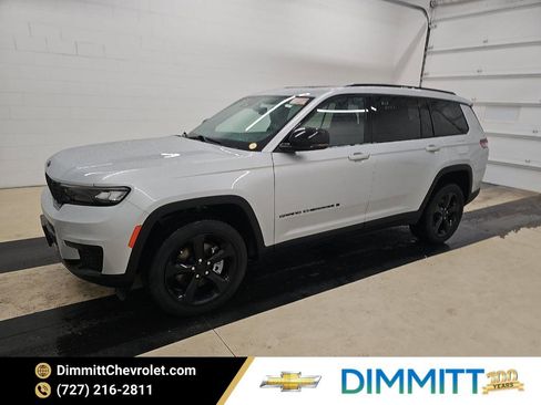 Used 2023 Jeep Grand Cherokee L Laredo image 1