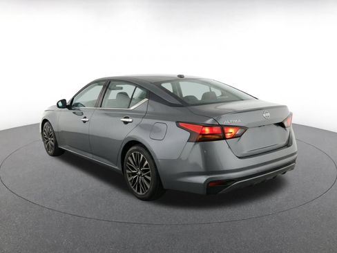 Used 2025 Nissan Altima 2.5 SV FWD image 7
