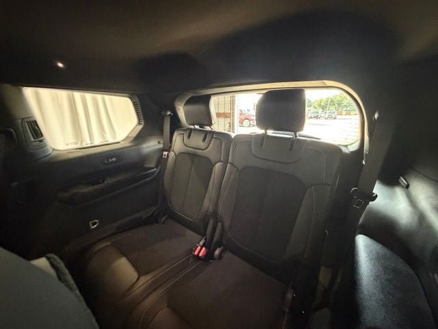 Used 2025 Jeep Grand Cherokee L Altitude AWD/4WD image 21