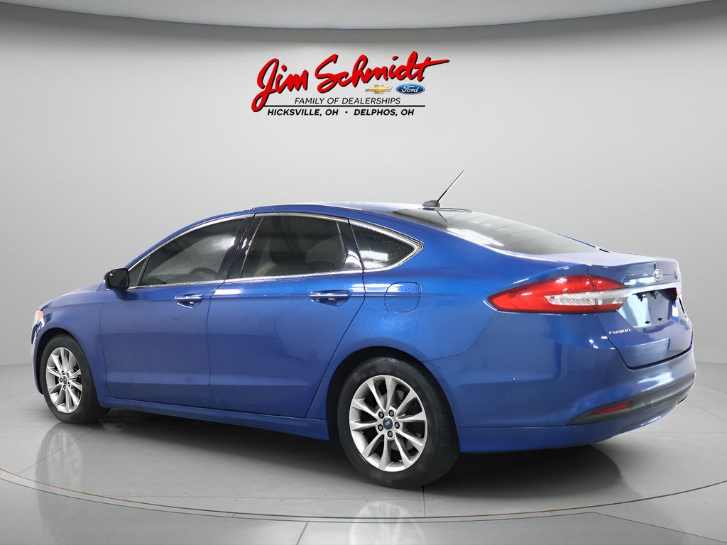 Used 2017 Ford Fusion SE FWD image 4