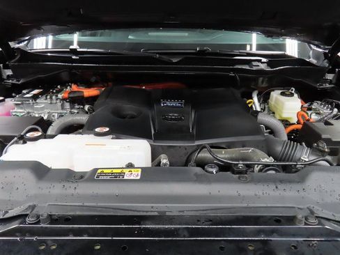 Used 2025 Toyota Sequoia SR5 image 27