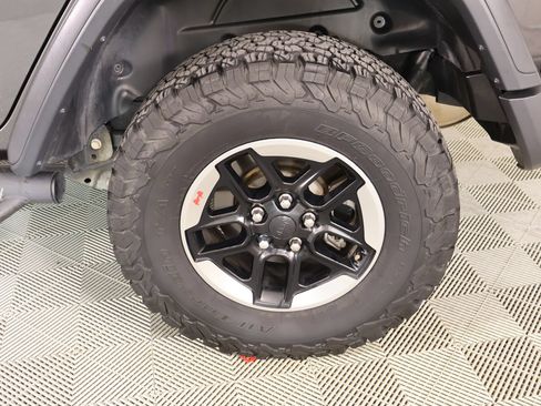 Used 2018 Jeep Wrangler Unlimited Rubicon w/ Dual Top Group AWD/4WD image 18