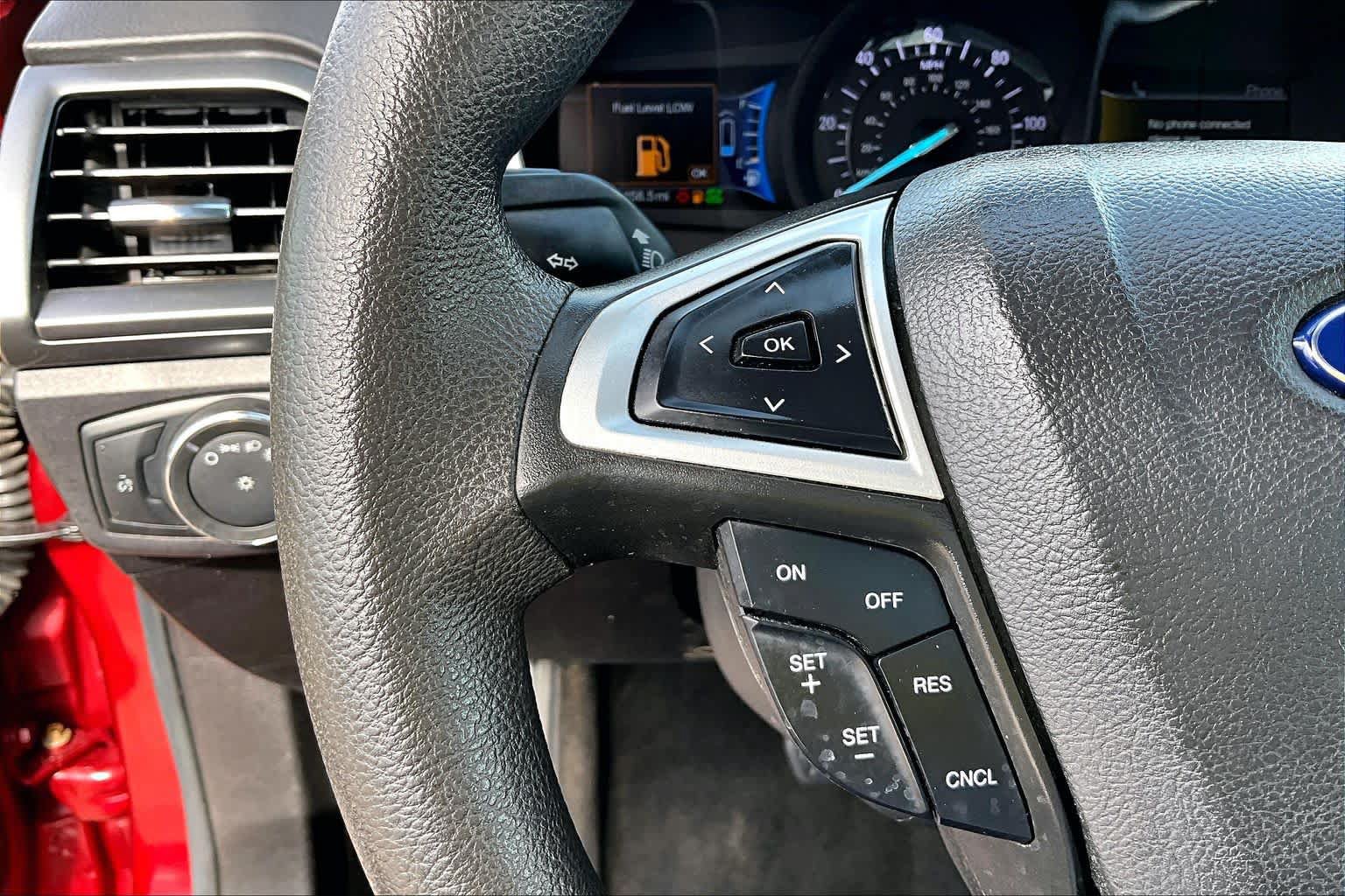 Used 2016 Ford Fusion SE FWD image 24