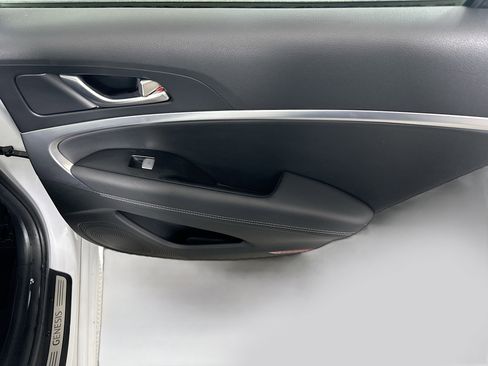 Used 2025 Genesis G70 2.5T image 29