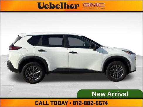 Used 2023 Nissan Rogue S AWD/4WD image 3