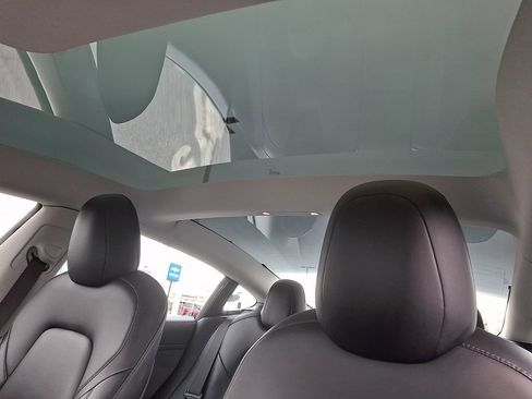 Used 2022 Tesla Model 3 Base 4D Sedan image 17