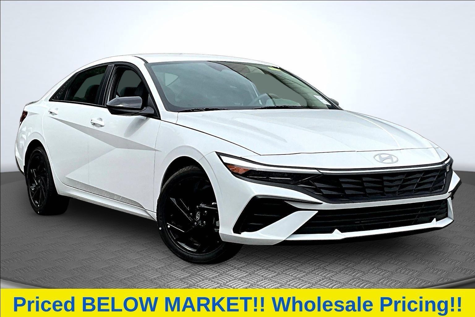 Used 2026 Hyundai Elantra Sport FWD image 2