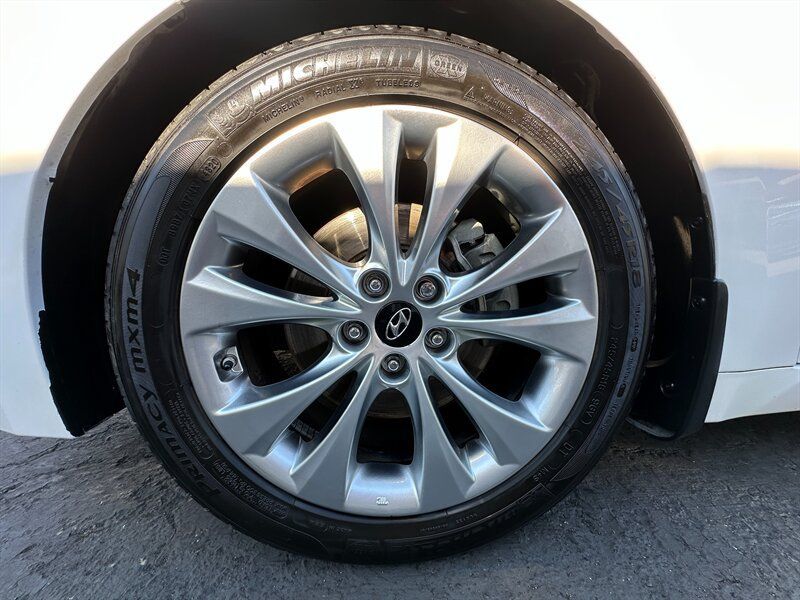 Used 2012 Hyundai Azera FWD image 9