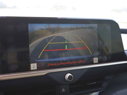 Used 2023 Toyota Crown XLE image 25