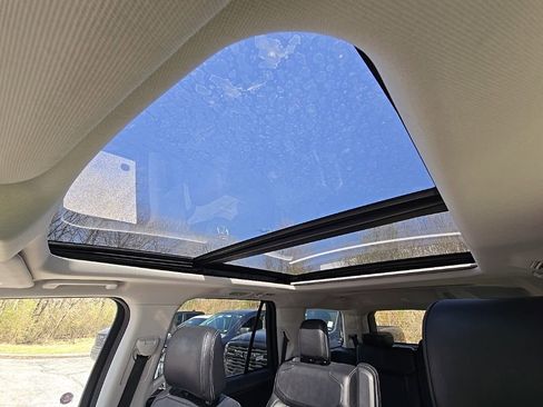 Used 2025 Ford Expedition Platinum image 22