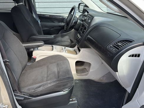Used 2015 Dodge Grand Caravan SXT FWD image 9