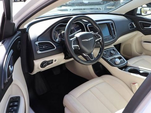 Used 2017 Chrysler 200 Limited Platinum w/ Comfort & Convenience Group image 9