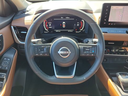 Used 2024 Nissan Rogue Platinum w/ Platinum Premium Package image 12