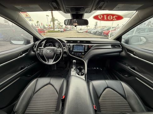Used 2019 Toyota Camry SE image 14