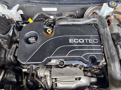 Used 2018 Chevrolet Equinox LT FWD image 34