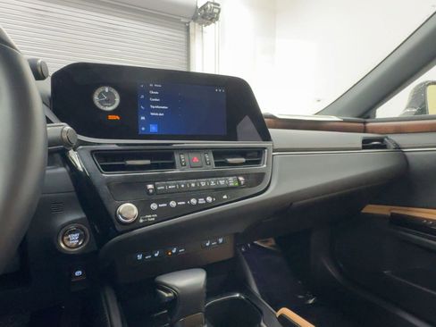 Certified 2025 Lexus ES 350 w/ Premium Package image 23