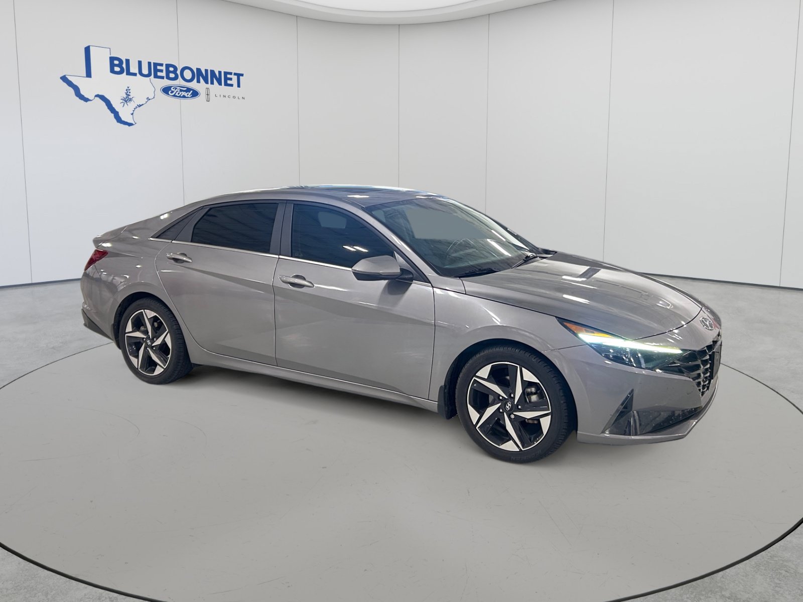 Used 2022 Hyundai Elantra SEL w/ Convenience + Premium Package FWD image 3