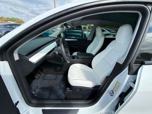 Used 2024 Tesla Model Y Long Range image 9