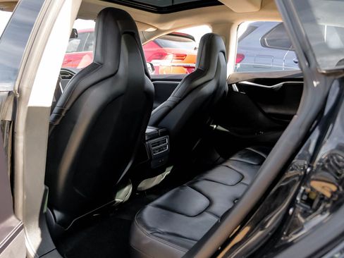 Used 2016 Tesla Model S 70D image 43