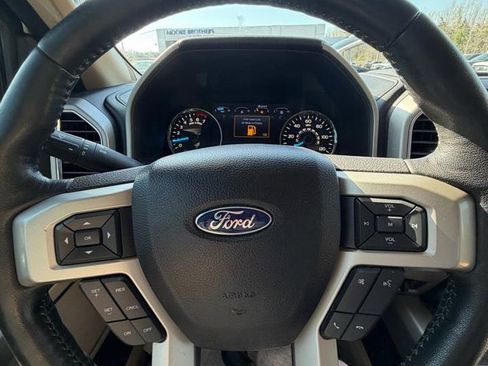 Used 2017 Ford F150 Lariat image 10