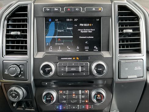 Used 2018 Ford F150 Lariat w/ Equipment Group 502A Luxury AWD/4WD image 17