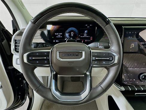 Certified 2025 GMC Acadia Denali w/ Super Cruise Package image 9