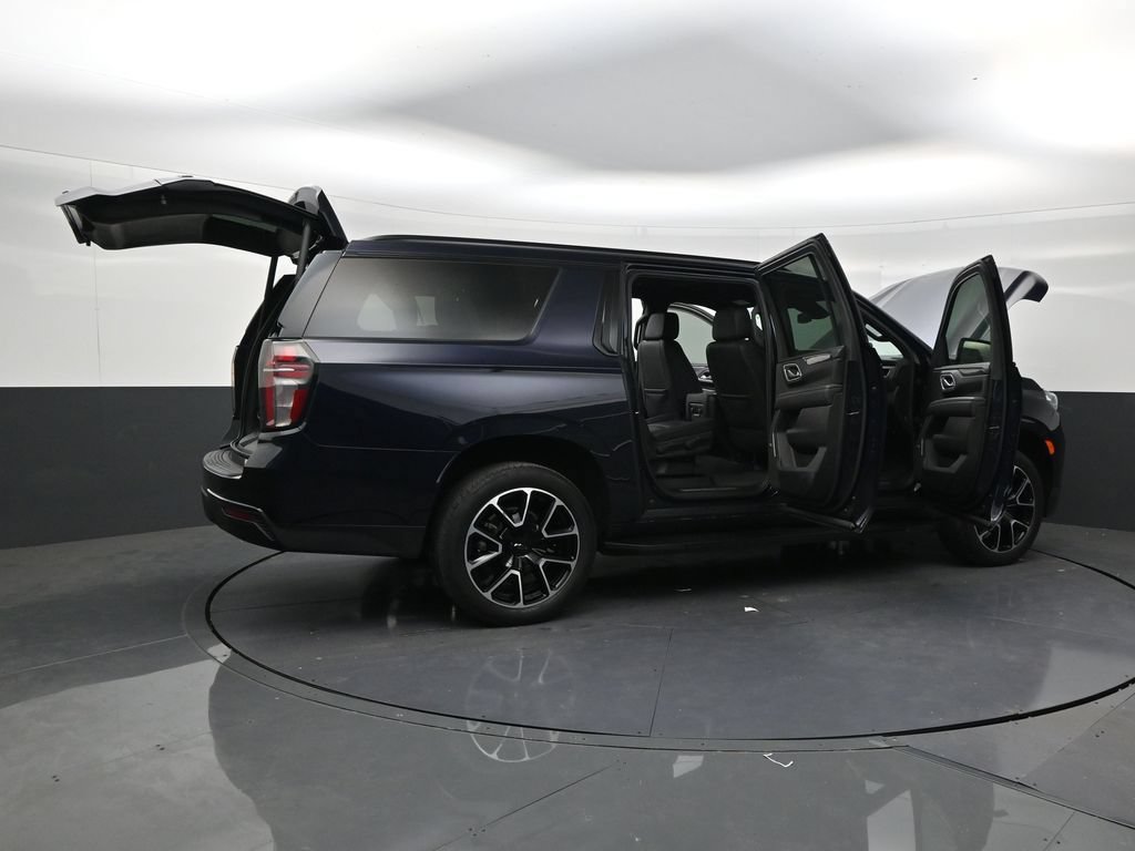 Used 2024 Chevrolet Suburban RST w/ Luxury Package RWD image 28