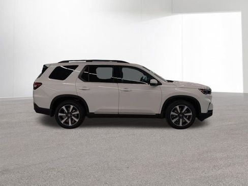 New 2025 Honda Pilot Touring image 37