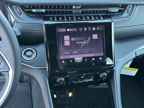 New 2025 Jeep Grand Cherokee Altitude image 24