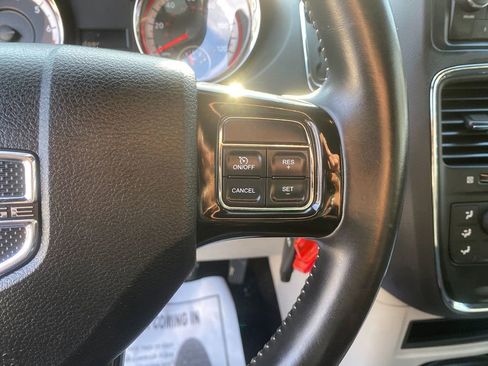 Used 2016 Dodge Grand Caravan SE image 17