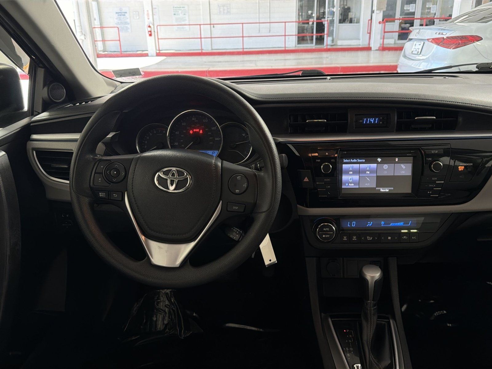 Used 2015 Toyota Corolla LE FWD image 15