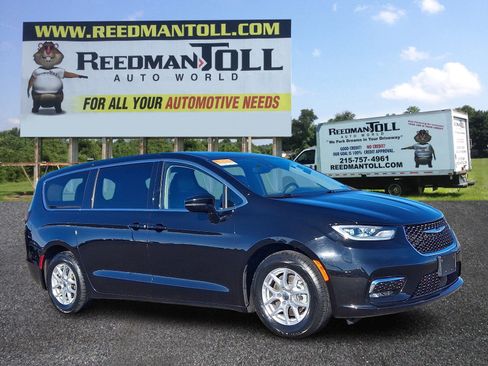 Certified 2024 Chrysler Pacifica Touring-L image 1