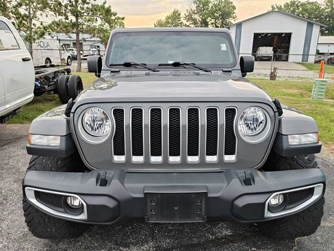 Used 2019 Jeep Wrangler Unlimited Sahara AWD/4WD image 12