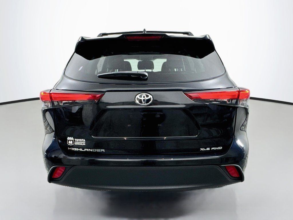 Used 2023 Toyota Highlander XLE AWD/4WD image 7