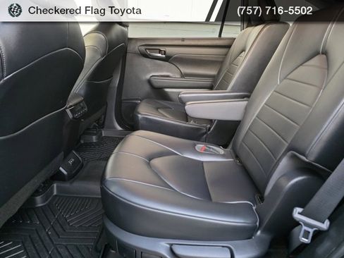 Used 2023 Toyota Highlander XLE image 39