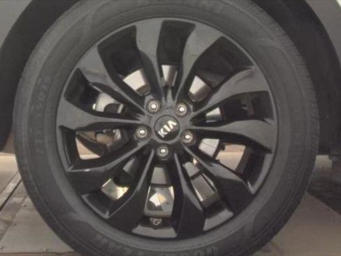 Used 2019 Kia Sorento S AWD/4WD image 11