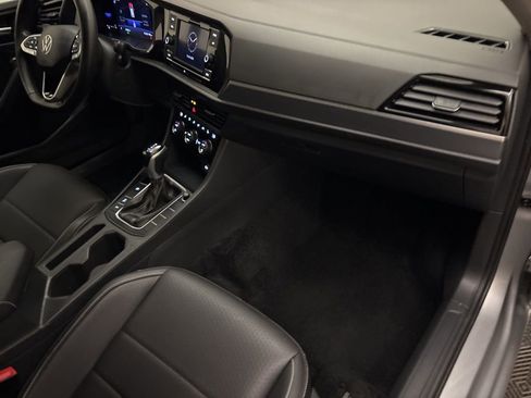 Used 2024 Volkswagen Jetta SE image 23