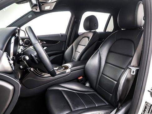 Used 2019 Mercedes-Benz GLC 350e 4MATIC image 17