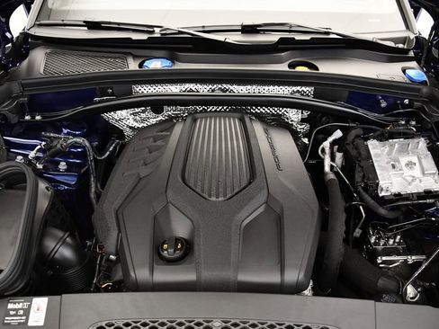 Used 2025 Porsche Macan image 10