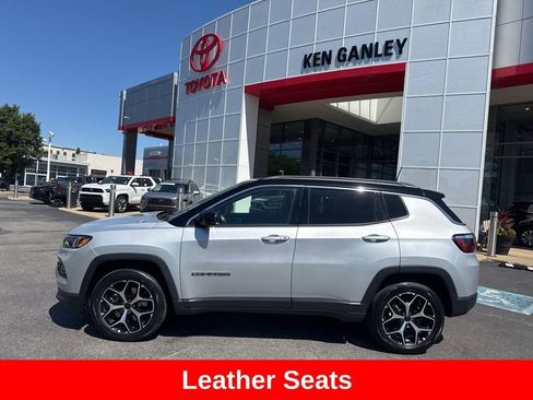 Used 2025 Jeep Compass Limited AWD/4WD image 3