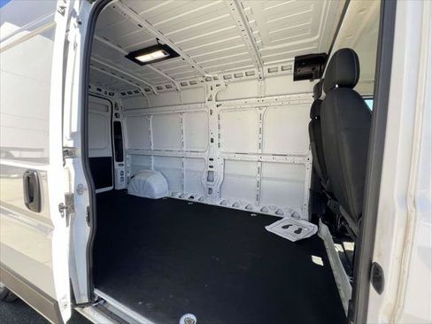 Used 2025 RAM ProMaster 2500 w/ Convenience Group FWD image 13