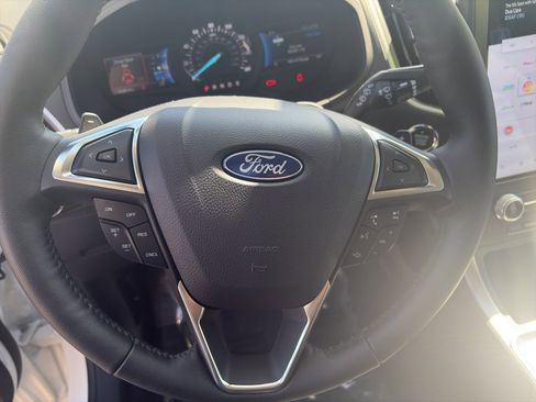 Used 2024 Ford Edge SEL w/ Convenience Package image 16