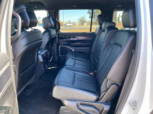 Used 2024 Jeep Wagoneer Series II w/ Flexible Seating Group image 33