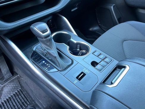 Used 2023 Toyota Highlander LE image 20