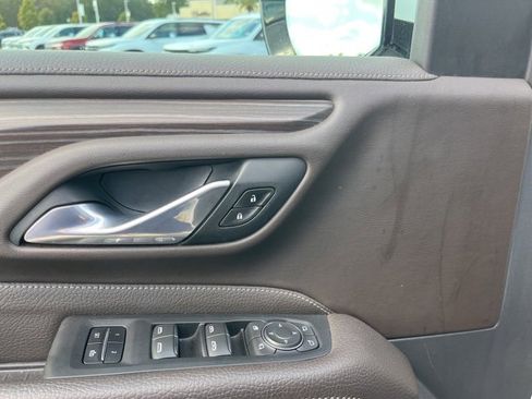 Used 2021 GMC Yukon XL Denali w/ Denali Premium Package image 15