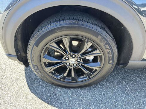 Certified 2022 Ford Explorer XLT w/ Equipment Group 202A AWD/4WD image 8