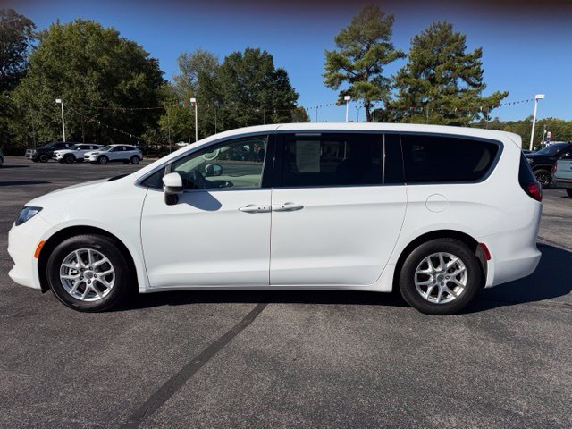 Used 2023 Chrysler Voyager LX FWD image 9