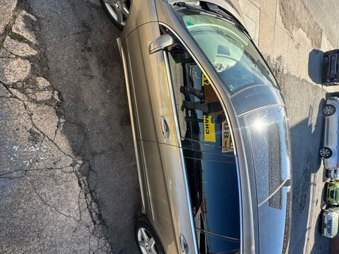 Used 2010 Mercedes-Benz R 350 4MATIC image 37